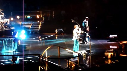 Muse - Interlude + Hysteria, The O2, London, UK  11/13/2009