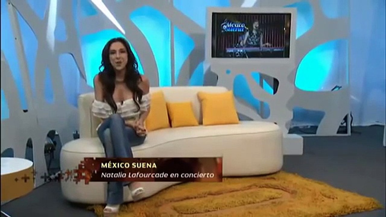 Descuido de  la Presentadora en vivo