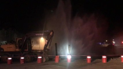 충남 아산서 송수관 파열...수백 가구 단수 / YTN