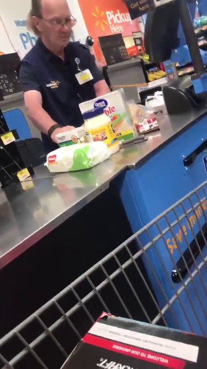 Ce que tu redoutes par dessus tout quand tu passes à la caisse : caissier ultra lent!