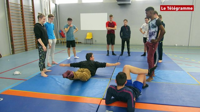 Quimper. Circonova. Les secondes du lycée Yves-Thépot initiés aux arts du cirque