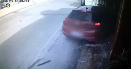 Erkan Petekkaya'nın Restoranına Gündüz Araba Girdi, Gece Yangın Çıktı