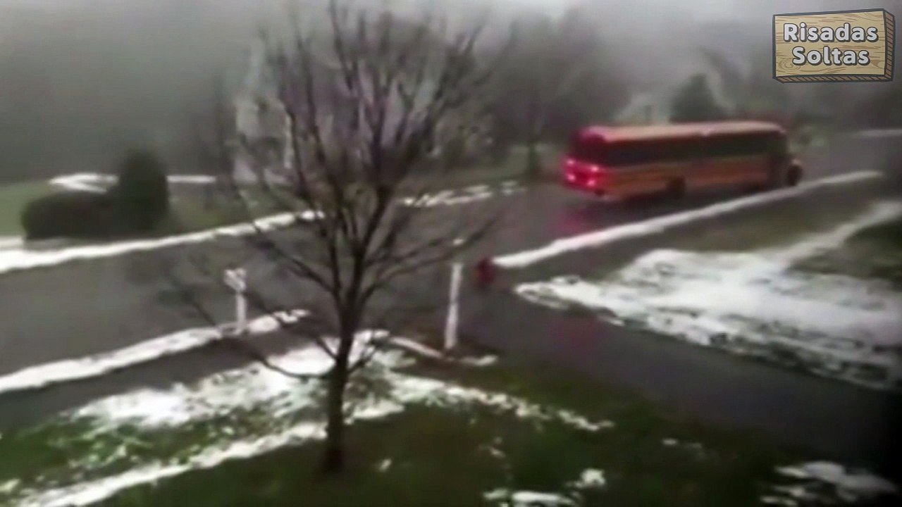Uncontrolled ice bus with more than 20 students