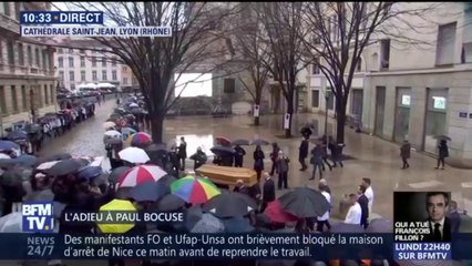 Adieu à Paul Bocuse: une haie des chefs sur le passage du cercueil