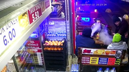 Afrin protestocuları gençlere saldırdı