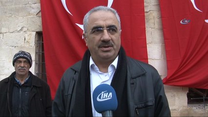 Bombalanan camide ezan susmadı