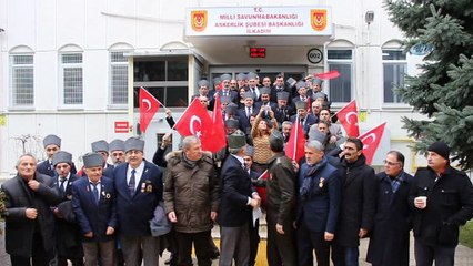 Ak saçlı gaziler askerlik başvurusu yaptı