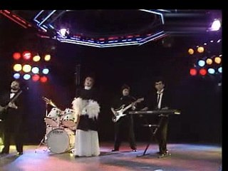 Zerrin Özer - Bırak Ellerimi