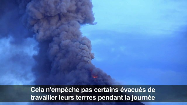Philippines: le volcan Mayon crache lave et cendres