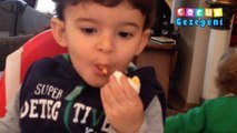 Hunharca yumurta yiyen bebek videosu | yemek yeme videosu