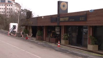 Kadın Sürücü, Oyuncu Erkan Petekkaya'nın Restoranına Böyle Daldı