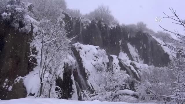 Girlevik Şelalesi Kışın Bir Başka Güzel