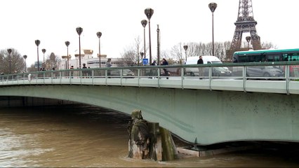 Paris flood alert as River Seine bursts its banks