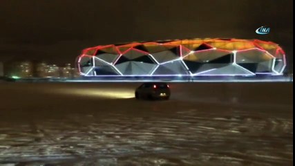 Karda Drift Yapıp, Otomobile Bağladıkları Leğenle Kaydılar