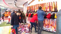 Galatasaray Başkanı Cengiz, Yellow Friday Kapsamında Gs Store'yi Ziyaret Etti