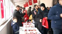 Zeytin Dalı Harekatı’na destek için Türk bayrağı ve Kızılema dağıttılar