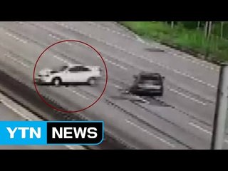 고속도로 2차 사고 주의...가드레일 밖으로 대피하라! / YTN