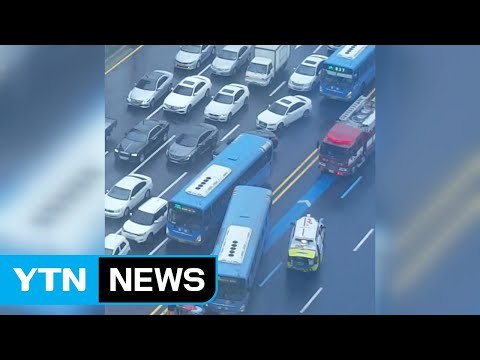 대구서 시내버스·승용차 충돌...6명 부상 / YTN