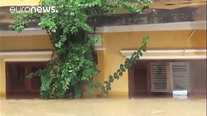 Death toll rises as Typhoon Damrey lashes Vietnam