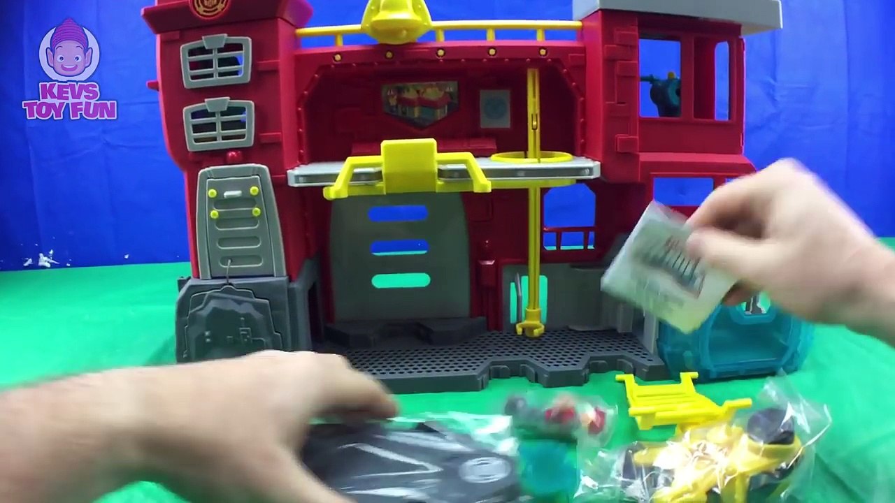 Transformers Rescue Bots Griffin Rock Firehouse Headquarters Bumblebee Optimus Prime Heatwave Figure