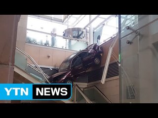 일산백병원 차량 돌진해 4명 다쳐...2명은 중상 / YTN