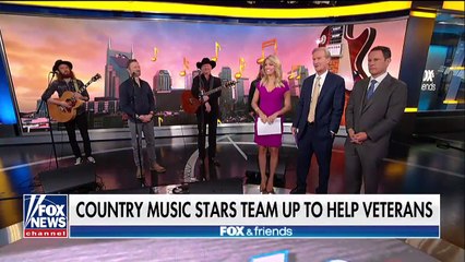 Tracy Lawrence and Craig Morgan perform 'Finally Home'