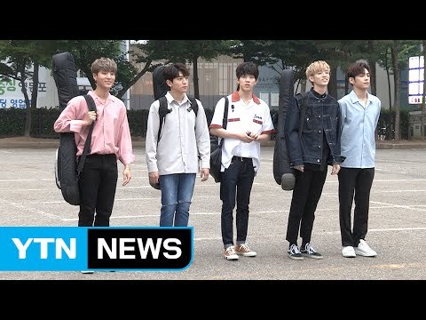 [★영상] 데이식스, 이른 아침 출근길에도 '반드시 웃는다' (뮤직뱅크 출근길) / YTN