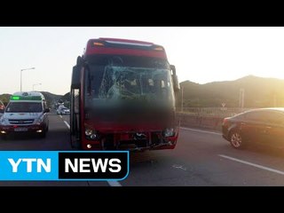 대학 통학버스가 화물차 들이받아 5명 다쳐 / YTN