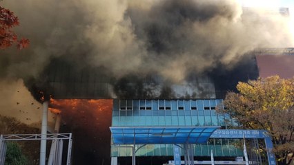 [속보] 서울교대 체육관 신축공사장 큰불...대응 2단계 / YTN