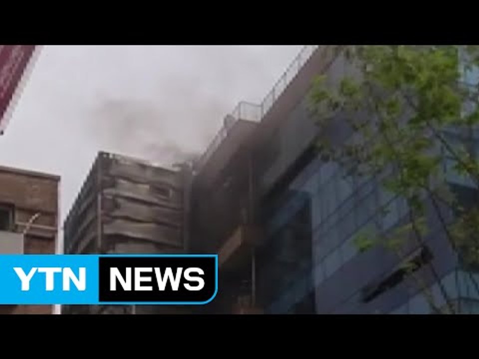 상가 건물 주차 타워서 불...6명 대피 / YTN