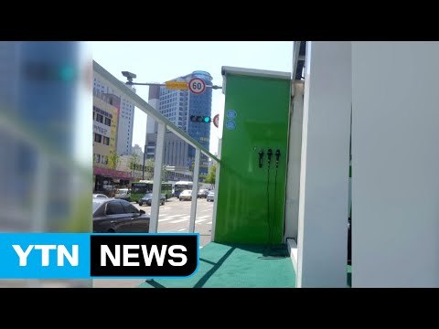 선거 유세 시끄러워 곡괭이 휘두른 50대 검거 / YTN