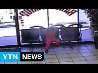 [영상] 종이 한 장 차이로 총알 피한 4세 소녀 / YTN (Yes! Top News)