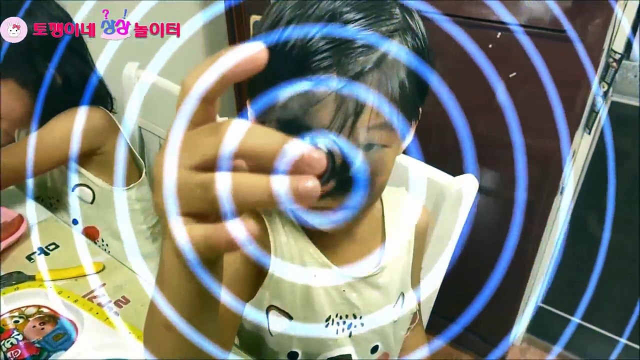 엄마가 맛없는 반찬만 준다면?! 피젯스피너 최면으로 엄마를 속이자!! FIDGET SPINNER HYPNOSIS (반전주의) [토깽이네상상놀이터][토상놀]