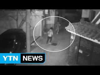 [영상] 한밤의 추격전, 날치기범 잡은 '용감한 고교생들' / YTN (Yes! Top News)
