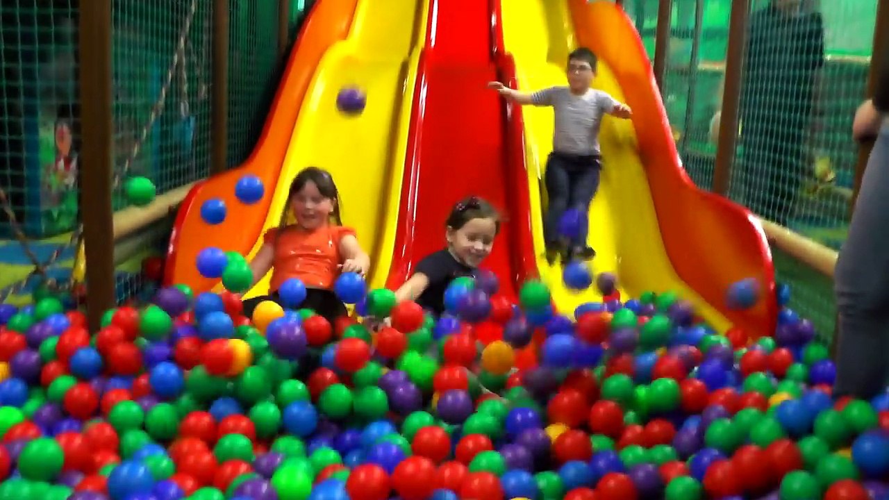 Indoor Playground Family Fun Play Area Johny Johny Yes Papa Nursery Rhyme Song for Kids Learn colors-3gSEM7j4GIQ