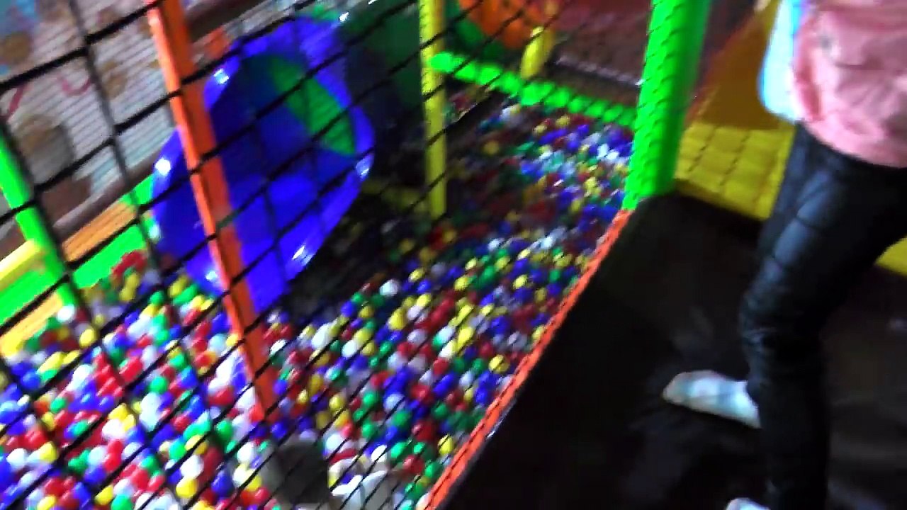 Indoor Playground Family Fun Play Area Johny Johny Yes Papa Nursery Rhyme Song for Kids Learn colors-3h6aTK1cx8E