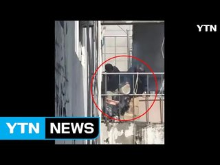 담배 꽁초로 불 났는데 …  담배 피우며 불 끄는 사람들 / YTN (Yes! Top News)