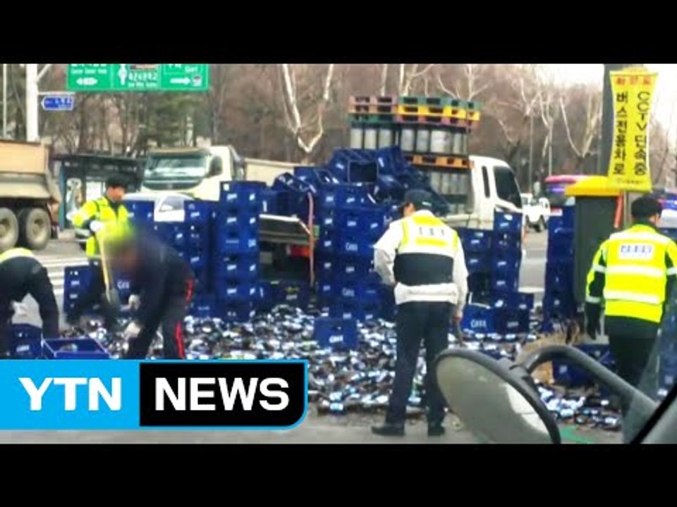 '맥주병 와르르'...위험천만 화물차 적재물 사고 / YTN (Yes! Top News)