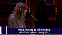 Taylor Swift bất ngờ trình diễn ca khúc mới trên Talk Show vì một lý do đầy cảm động khiến người xem bật khóc