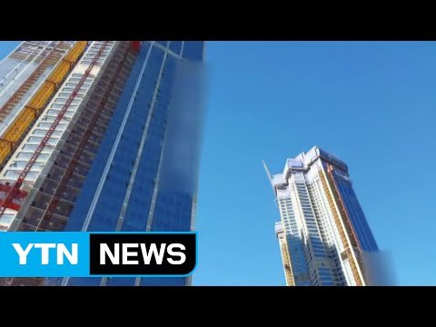 58층 공사현장에서 콘크리트 떨어져 차량 13대 파손 / YTN (Yes! Top News)