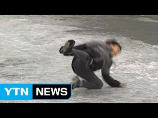 [날씨] 기습 한파에 곳곳이 빙판길...보행자 '엉금엉금' / YTN (Yes! Top News)