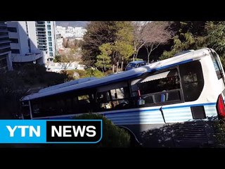 부산서 순환 버스 추락...7명 경상 / YTN (Yes! Top News)