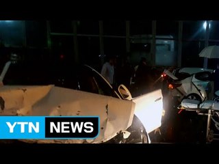 마주 오던 차 들이받아...운전자 도주 / YTN (Yes! Top News)