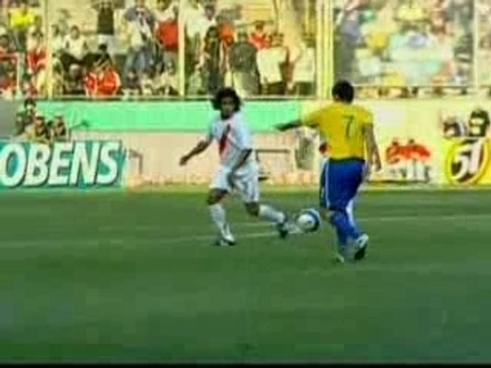 Perou - Bresil but de kakà