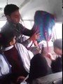 ویڈیو میں دیکھیں لاہور میں گونگے بہرے بچوں کے ساتھ اسکول بس کا کنڈیکٹر کس بدسلوکی سے پیش آرہا ہے۔ ویڈیو: ذیشان علی۔ لاہو