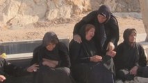 Desconsolada despedida a las víctimas en un Irán con decenas de miles de desplazados tras el terremoto