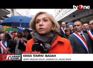 Masjid Ditutup Pemerintah, Umat Muslim Salat di Jalan