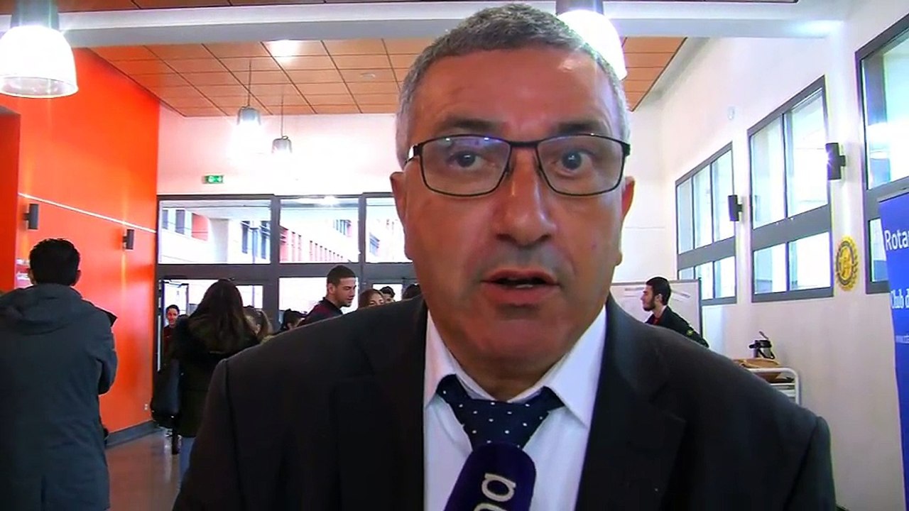 Malik Mersali est le proviseur adjoint du lycée Maurice Genevoix.