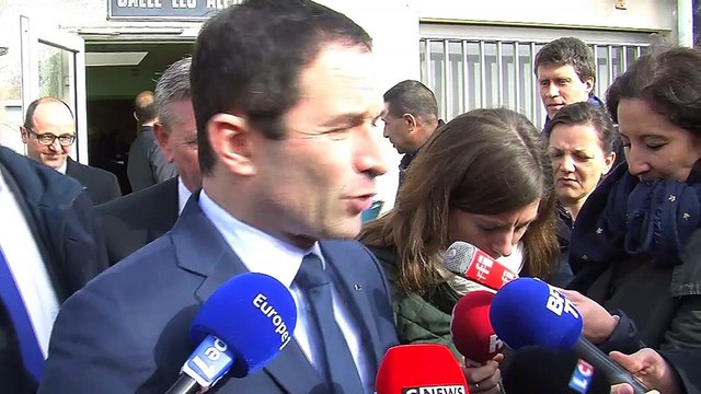 Benoit Hamon, candidat socialiste à la présidentielle, en visite à Fos