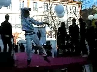 show tecktonik  au défilé place st georges